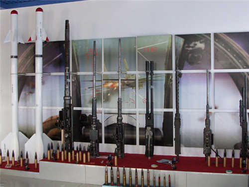 傳統(tǒng)航炮和導(dǎo)彈陳列