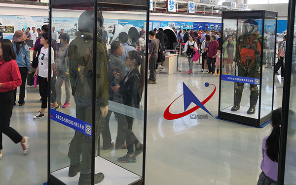 戰(zhàn)斗機飛行服、飛行裝具展示